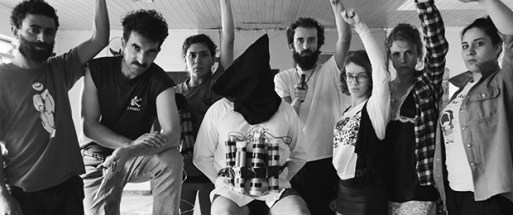 'Jovens Infelizes ou Um Homem Que Grita Não É Um Urso Que Dança'